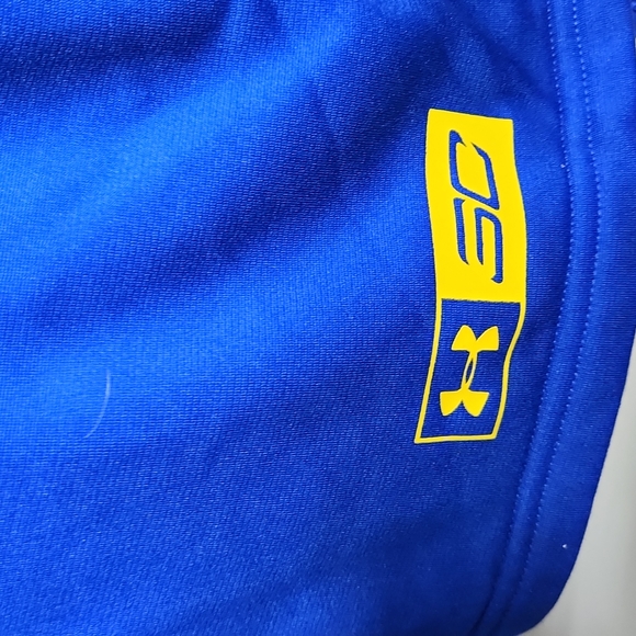 Youth boys Under armour zip up jacket. - Picture 3 of 6